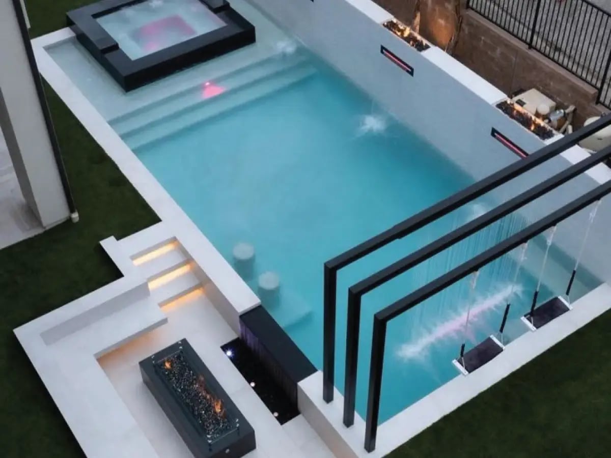 Luxury swimming pool by BAB ALFIZA in Dubai, UAE